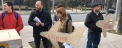 Membrii OccupyGuguta il felicita pe Igor Dodon cu ocazia zilei de nastere. Cum au aparut tinerii in fata presedintiei - VIDEO