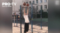 Face muschi, dar in acelasi timp se tine si de jonglerii. E talentul unui rus, as in vrajitorii - VIDEO