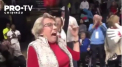 O batranica a dat lovitura vietii la 84 de ani - VIDEO