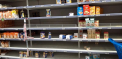 Cum arata rafturile a trei supermarketuri din Bucuresti, dupa ce unii bucuresteni au inceput sa faca provizii, de teama coronavirusului - GALERIE FOTO