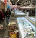 De teama coronavirusului, orasenii au inceput sa-si faca provizii. Pe internet au fost publicate imagini din care se vede cum oamenii iau cu asalt magazinele - VIDEO