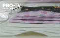 Pentru ca e criza de masti medicinale, o femeie din capitala s-a apucat sa le confectioneze singura. Si nu sunt obisnuite, ci colorate sau cu desene, pentru copii si maturi - VIDEO 
