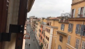 Imagini virale. Momentul in care italienii ies la balcon si aplauda medicii. Video a fost filmat de o moldoveanca - VIDEO
