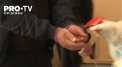 Codul rosu de alerta nu a anulat alegerile parlamentare de la Hincesti, unde astazi au fost asteptati peste 60 de mii de alegatori. Masurile de precautie s-au limitat la solutii dezinfectante si masti pentru membrii birourilor electorale - VIDEO 