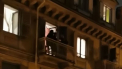Italienii aflati in carantina in propriile apartamente, au gasit solutia perfecta pentru plictiseala. Acestia au organizat o discoteca...la balcon - VIDEO