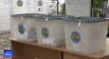 Ziua de votare e prea lunga pentru functionarii electorali din Moldova. O spune un ONG, care a analizat programul birourilor electorale din mai multe tari si propune sa fie reduse orele de lucru. Decizia finala  ii apartine legislativului - VIDEO