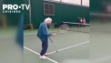Iubirea pentru sportul alb nu are varsta. O batranica de tocmai 93 de ani a jucat tenis - VIDEO