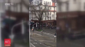 Un comentator german de la o televiziune publica isi amuza fanii oferind comentarii in direct despre ceea ce se petrece pe strada - VIDEO