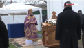 Indemnul stai acasa nu functioneaza in multe localitati din tara atunci cand vine vorba de liturghii. Astazi, unele biserici erau pline, iar oamenii s-au impartasit ca de obicei si au sarutat cruci si icoane - VIDEO