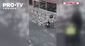 Imagini emotionante vin din Spania, unde un amator a filmat o multime de porumbei tinandu-se dupa o mama cu un carucior. Toti s-au gandit ca, fie porumbeilor le este dor de oameni, fie le este foame - VIDEO