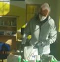 Nu toti eroii poarta pelerine. Unii poarta masti si manusi. Jose Mourinho, antrenorul echipei Tottenham, a facut un gest demn de respect, in plina pandemie de coronavirus - VIDEO