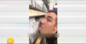 Un american s-a filmat in timp ce lingea mai multe ambalaje dintr-un supermarket - VIDEO
