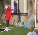 Degeaba e iubita unui super fotbalist. Partenera lui Pogba a picat testul jongleriilor cu hartia igienica - VIDEO