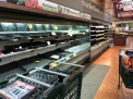 A tusit intentionat peste alimentele din supermarket. ”Am aruncat marfa de 35.000 de dolari”