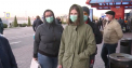  Peste 200 de cetateni moldoveni si rusi au asteptat toata ziua in fata aeroportului, pentru a urca in avionul care ii va aduce in Moldova - VIDEO