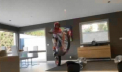 Cel mai spectaculos pilot spaniol s-a izolat in casa cu motorul. Si nu-l tine de decor. E uimitor ce face in fiecare zi - VIDEO
