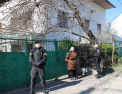 Persoanele care duc pensiile acasa la batrani, insotite de angajatii "Fulger" - GALERIE FOTO