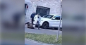 Medic italian filmat cum loveste si tranteste la pamant un batran de 85 de ani, in plina strada. Atentie, imagini cu puternic impact emotional - VIDEO