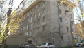 Pentru ca se asigure ca nimeni nu iese din bloc si pentru a nu antrena prea multi politisti, autoritatile au sudat doua dintre usile unui fost camin din capitala - VIDEO