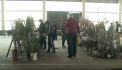 Aglomeratie la piata avicola din capitala. O multime de oameni au venit sa vanda sau sa cumpere pasari, puieti, arbusti sau butasi. La intrare, oamenilor li s-a masurat temperatura - VIDEO
