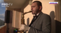 Un artist din Marea Britanie a scris un mesaj adresat medicilor care lupta in linia intai cu Coronavirusul, iar in Rusia un saxofonist organizeaza concerte la balcon pentru vecinii izolati in case - VIDEO