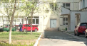 Barbatul infectat de coronavirus care a fugit de la spital lasand un biletel in care a scris ca se va intoarce dupa Pasti, a fost gasit cu cativa prieteni, la o bere - VIDEO