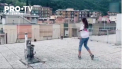Nu exista bariere atunci cand vrei cu adevarat sa faci sport. Doua tinere din Italia, ne-au aratat cum poti sa joci tenis cu toate ca te afli in izolare si in blocuri diferite - VIDEO