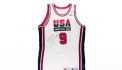 Bluza de antrenament a baschetbalistului Michael Jordan, medaliat cu aur la Jocurile Olimpice de la Barcelona, din 1992, a fost vanduta la licitatie. Suma este de 216 de mii de dolari, a anuntat, ieri, casa de licitatii Roberd Edwards - VIDEO