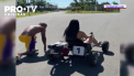 Jucatorul formatiei de fotbal Juventus Torino, Douglas Costa, este mai rapid decat o masina de karting. Mijlocasul brazilian a reusit sa castige cursa de viteza contra vehiculului, fiind incaltat intr-o pereche de slapi - VIDEO
