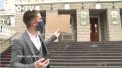 Barbatul amendat cu 25 de mii de lei, pentru ca mergea prin parc, protesteaza in fata la MAI: "Voicu, iesi afara...Ce poate sa-mi faca, daca eu pur si simplu nu am bani?!" - VIDEO