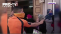 Un arbitru de handbal din Tunisia a decis sa iasa pe strada si sa le acorde cartonase celor care nu respecta distanta sociala - VIDEO