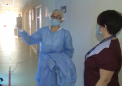 Asistentii medicali din spitalele unde se trateaza pacientii cu coronavirus, fac diferite sacrificii ca sa poata fi aproape de pacienti. Astazi cand este ziua lor profesionala, tot la munca i-am gasit - VIDEO