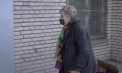 Galina Iakovleva, o femeie de 81 de ani din Rusia, strabate Sankt-Petersburgul la volanul unei furgonete ca sa-i ajuta pe cei flamanzi si neajutorati - VIDEO