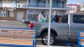 Cum sa iei cina in oras in timpul pandemiei? Un cuplu din SUA a gasit o solutie inedita, in ciuda restrictiilor impuse de pandemie. Un cuplu a instalat o masa in spatele camionetei si au iesit in oras - VIDEO