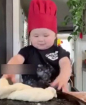 Un bebelus bucatar din Statele Unite a rupt internetul. A adunat un milion si jumatate de urmaritori pe Instagram intr-o perioada foarte scurta. Kobe prepara de zor prajituri, salate si fripturi - VIDEO