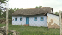 Tot mai multi moldoveni aleg sa schimbe agitatia marilor orase pe linistea si peisajele pitoresti din sate. In satele Moldovei s-au pastrat inca sute de case construite cu mai bine de un secol in urma - VIDEO