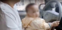 Un chinez si-a lasat fetita de un an la volan. Cu ce suma a fost amendat - VIDEO