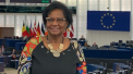 O eurodeputata de culoare spune ca a fost agresata de politisti in Bruxelles, in timp ce filma retinerea a doi tineri
