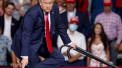 Donald Trump neaga ca are probleme de sanatate. "Nu pot sa cad cand presa «Fake News» ma priveste"
