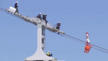 Acrobatii la inaltime. Cativa artisti au participat la un spectacol inedit in muntii Alpi - VIDEO