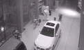 S-au derulat scene desprinse parca din filmele de comedie pe o strada din orasul american Dallas. Un sportiv a dat nas in nas cu o ursoaica - VIDEO