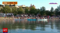 Barcile au fost scena, iar malul lacului -  sala de spectacol. Mai multi artisti din Italia au organizat un concert pe apa de-a lungul celui mai mare lac din centrul tarii - VIDEO