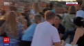 Cehii si-au luat adio de la epidemia de coronavirus printr-un ospat de zile mari. Asezati la o masa lunga de 500 de metri, locuitorii din Praga s-au strans pe Podul Carol pentru a sarbatori sfarsitul epidemiei - VIDEO