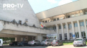 Avem piete deschise, centre comerciale in care e forfota, slujbe la biserici, dar teatrele raman inchise. Cei din teatrele private au ramas fara singurul lor venit si cer sa li se permita sa faca spectacole in aer liber - VIDEO