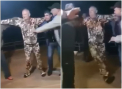 Igor Dodon, imbracat intr-un costum cu imprimeu militaresc, incinge o hora alaturi de cativa barbati la o petrecere. Imaginile - publicate pe Facebook. Reactia Presedintiei - VIDEO