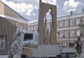 Nu doar medicii sunt eroii pandemiei. La Moscova a fost ridicat un monument pentru curier, care potrivit autorului, ne-au facut autoizolarea mai usoara - VIDEO