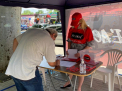 Parca am fi deja in plina campanie electorala. Deputatii de la Pro Moldova si-au instalat corturi si s-au apucat sa stranga semnaturi pentru demiterea lui Igor Dodon - VIDEO