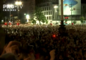 Protestele nu mai contenesc la Belgrad. Si aseara mai multi manifestanti au incercat sa ia cu asalt cladirea Parlamentului. Au fost opriti de politisti si s-a ajuns din nou la violente - VIDEO