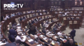 Cei 101 deputati din actuala legislatura nu au ocupat niciodata toate fotoliile din plen. La ultima sedinta, insa, ei au stabilit un record, pentru prima data dupa alegeri au fost prezenti 100 in sala - VIDEO