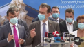 Comedie involuntara la o conferinta de presa a premierului Ludovic Orban. In spatele sau, unul dintre ministri ii copiaza gesturile - VIDEO